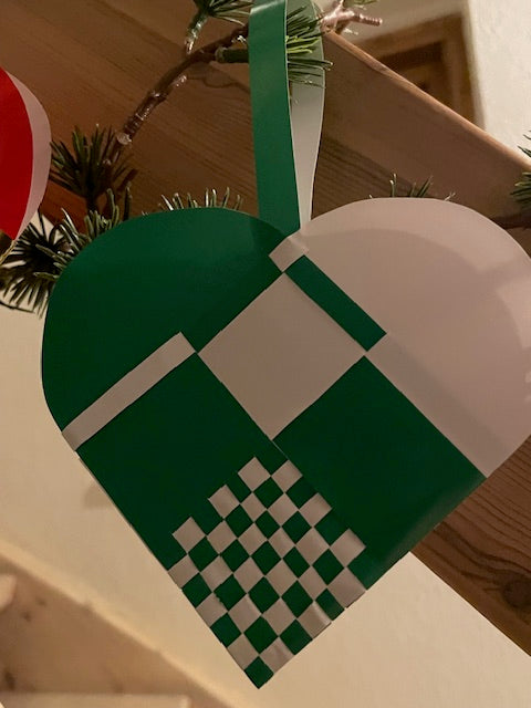 Håndflettede julehjerter