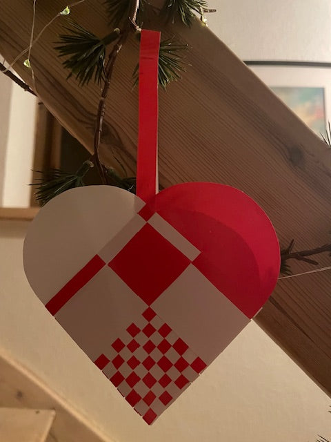 Håndflettede julehjerter