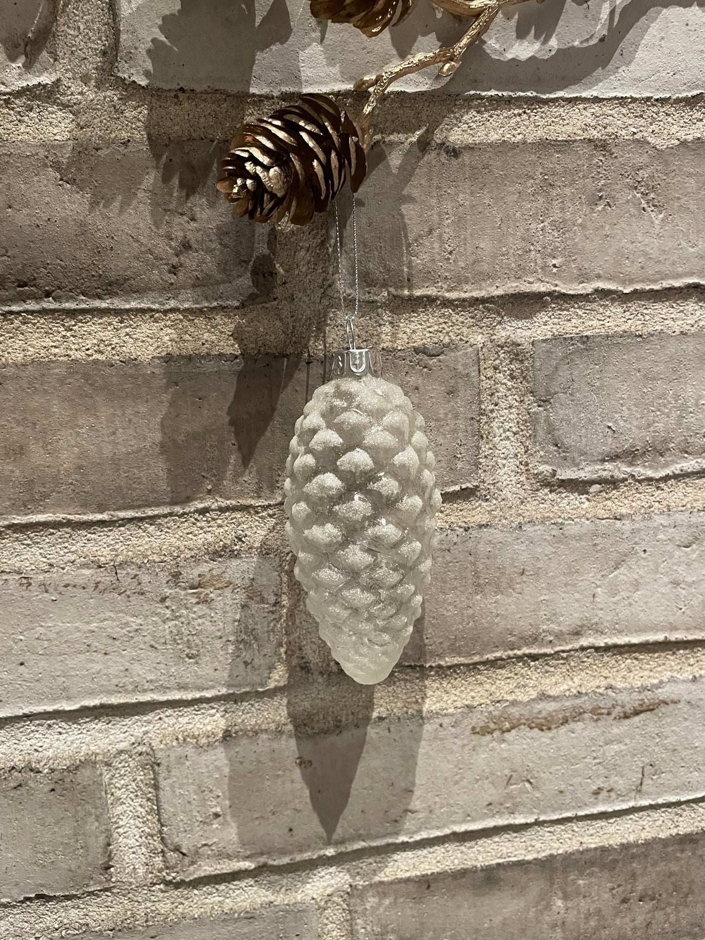 Julekugle glas - kogle hvid frosted