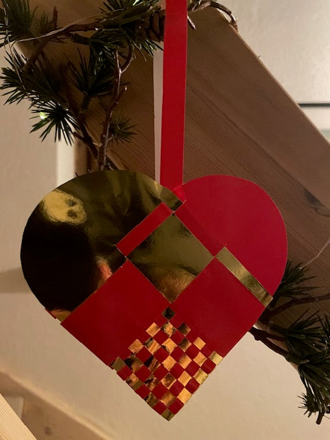 Håndflettede julehjerter
