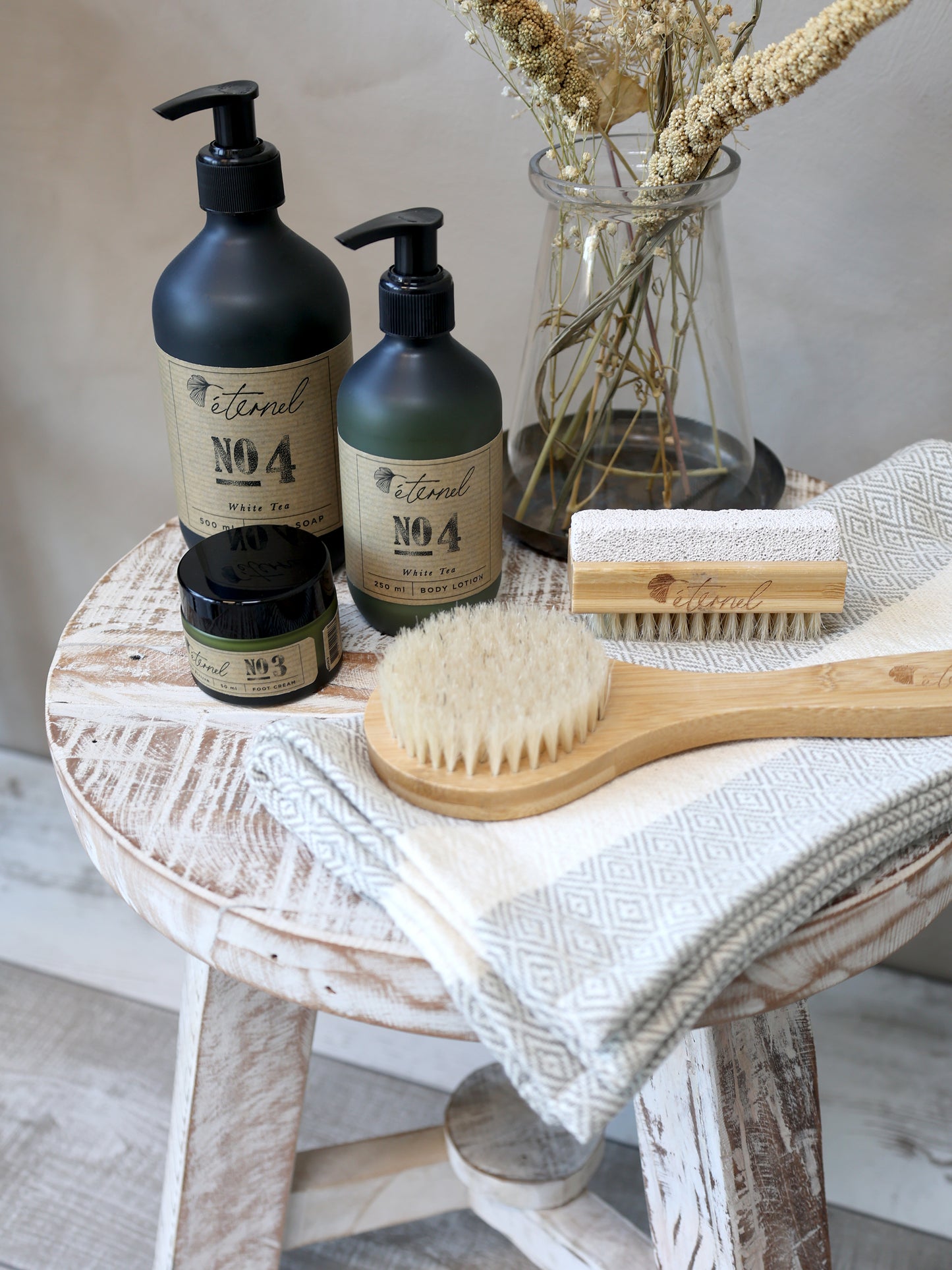 Éternel Body Lotion No. 4, 250 ml White Tea, findes også i duften Lemongrass og Jasmine Dreams - vegansk