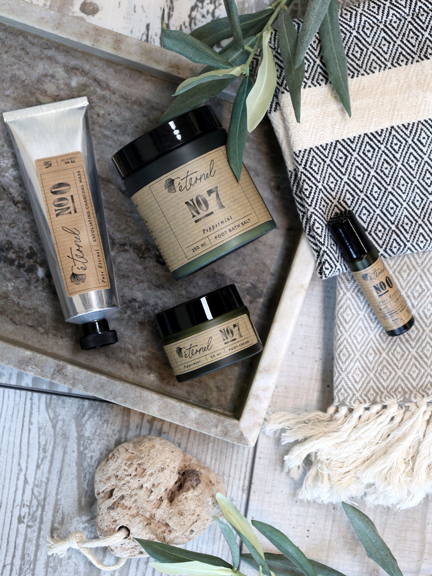 Éternel Fodcreme No. 5, 50 ml Lavender Bloom (Lavendel), findes også i duften peppermint (Pebermynte) - vegansk