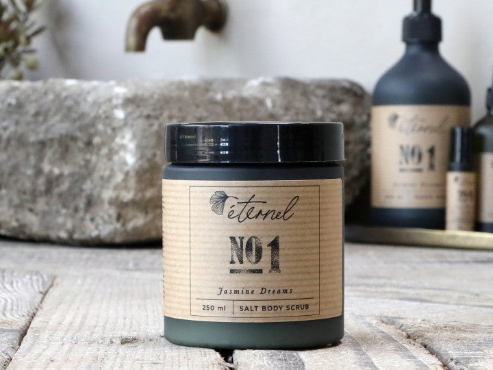 Gavepakke wellness - Eternel Bodylotion og Bodyscrub i duftenJasmin Dreams samt Eternel lava pimpsten pakket flot i gavepose