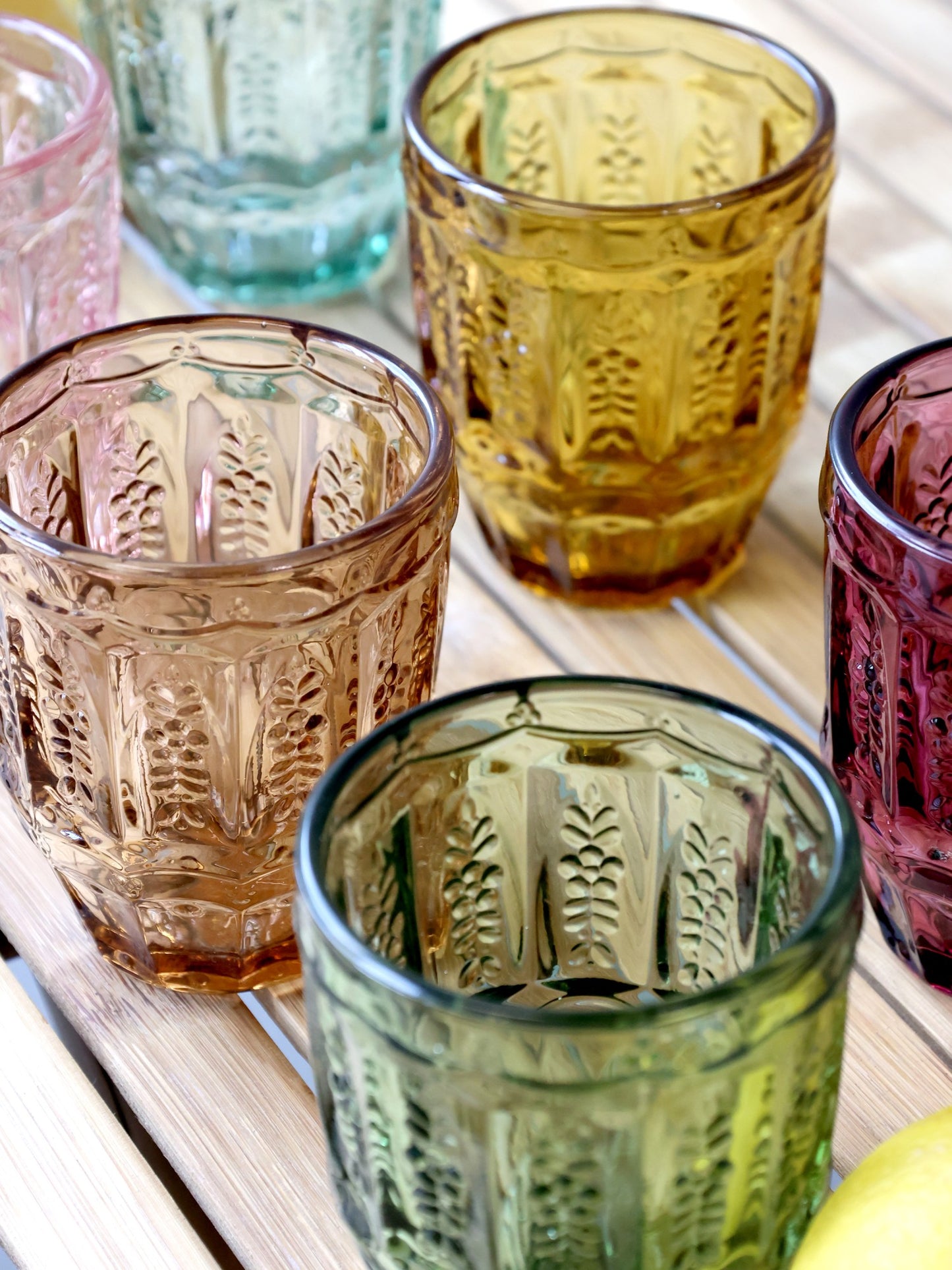 Saint-Émilion Vandglas m. mønster H10/Ø8 cm assorterede farver i designet "Aks" - Prisen er for 6 glas