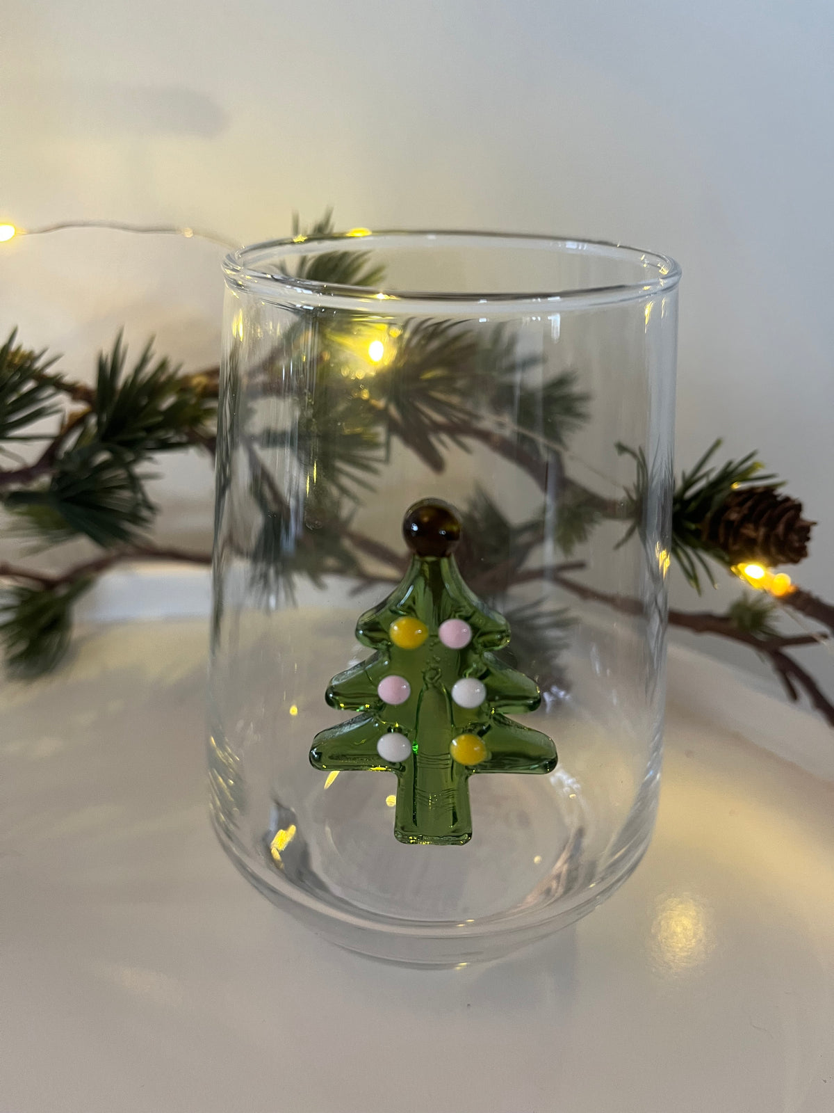Vandglas med juletræ – Gør julebordet helt unikt 🎄✨